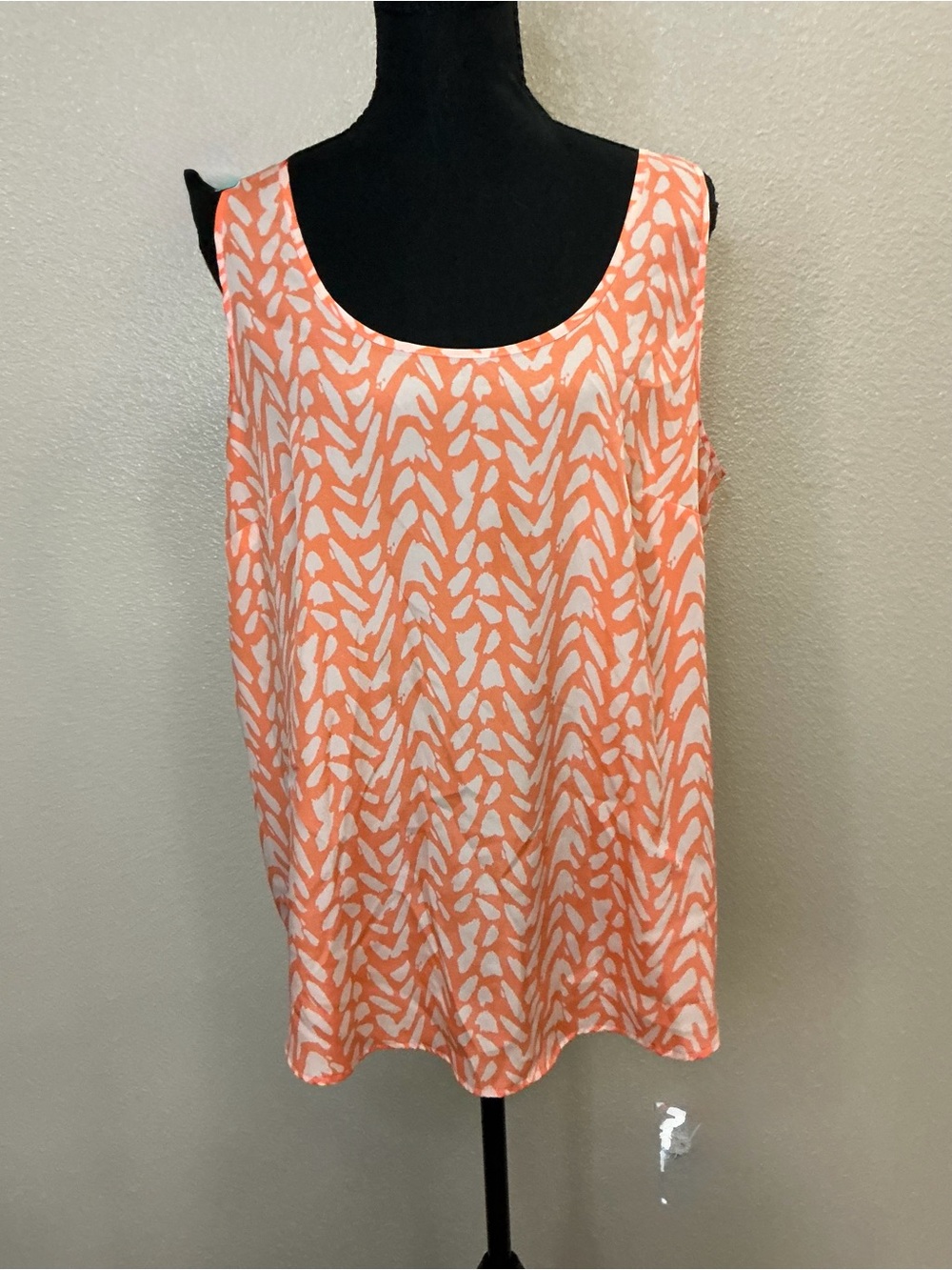 Faded Glory Coral and White Abstract Print Top